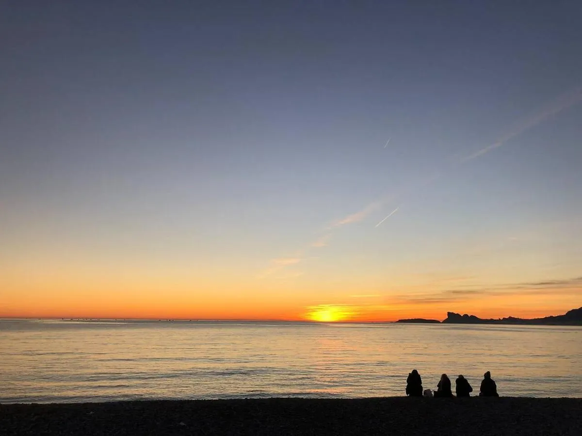 Studio 37M2 A Saint Cyr Sur Mer - Les Lecques - Proche Mer - Parking - Tout Confort - Calme